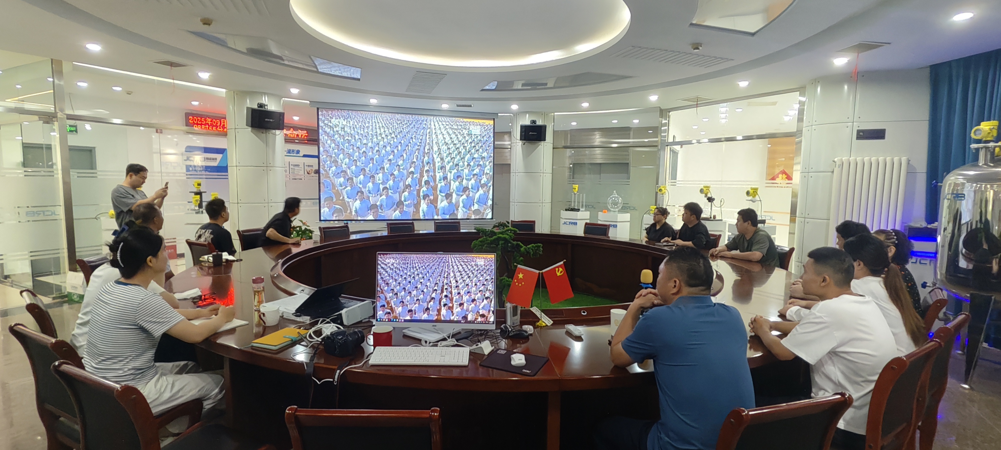 銘記歷史 砥礪前行——精誠瑞博儀表組織觀看抗戰勝利閱兵直播?